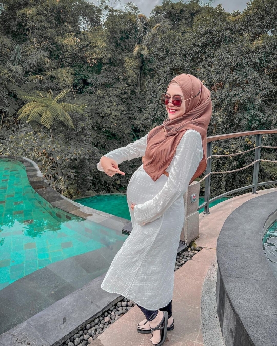 Deretan Foto Terbaru Ria Ricis di Usia Kehamilan 8 Bulan, Perut Makin Membesar