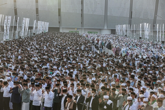 Kekhusyukan Jemaah Salat Iduladha 1443 H di Stadion Jakarta Internasional