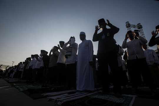 Kekhusyukan Jemaah Salat Iduladha 1443 H di Stadion Jakarta Internasional