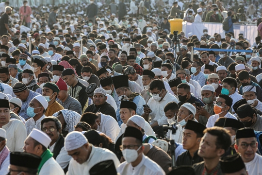 Kekhusyukan Jemaah Salat Iduladha 1443 H di Stadion Jakarta Internasional