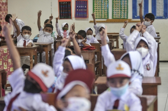 Antusias Murid Kelas 1 SD di Hari Pertama Sekolah