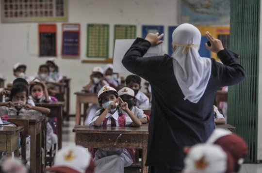 Antusias Murid Kelas 1 SD di Hari Pertama Sekolah