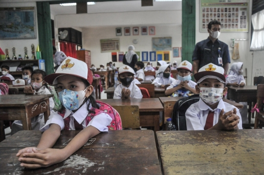 Antusias Murid Kelas 1 SD di Hari Pertama Sekolah