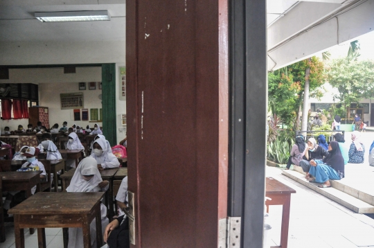 Antusias Murid Kelas 1 SD di Hari Pertama Sekolah