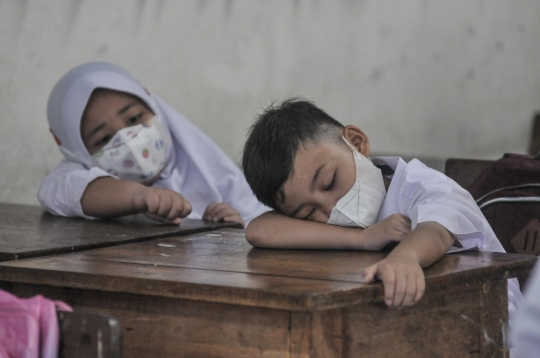 Antusias Murid Kelas 1 SD di Hari Pertama Sekolah