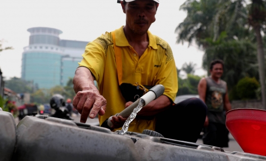 Potret Pedagang Air Bersih Keliling di Jakarta