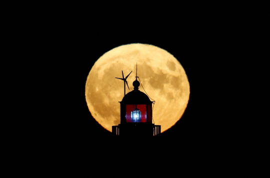 Keindahan Buck Moon, Bulan Purnama Paling Terang Tahun Ini