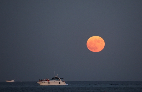 Keindahan Buck Moon, Bulan Purnama Paling Terang Tahun Ini