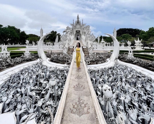 Natasha Wilona Liburan di Thailand, Penampilannya Dipuji 'Cantiknya Gak Ada Obat'