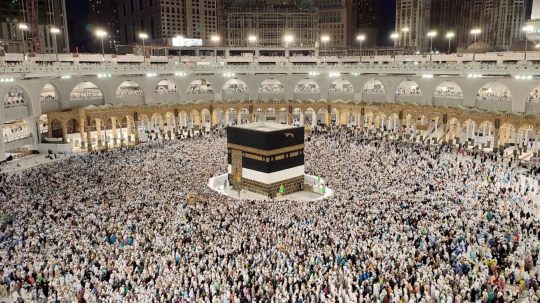 Penampakan Jemaah Tumpah Ruah Mengelilingi Ka'bah