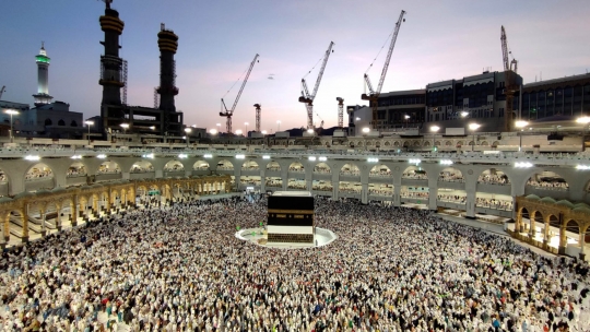 Penampakan Jemaah Tumpah Ruah Mengelilingi Ka'bah