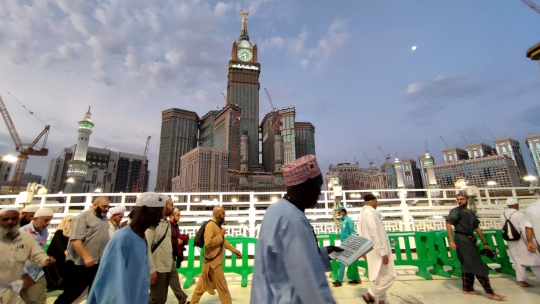 Penampakan Jemaah Tumpah Ruah Mengelilingi Ka'bah