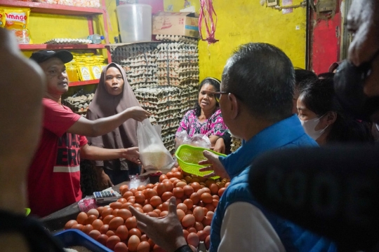 Sidak Mendag ke Cirebon Meninjau Harga Minyak Goreng di Pasar Jagasatru