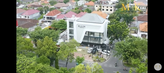 7 Potret Klinik Kecantikan Baru Milik Crazy Rich Bali yang Mewah Bernuansa Putih