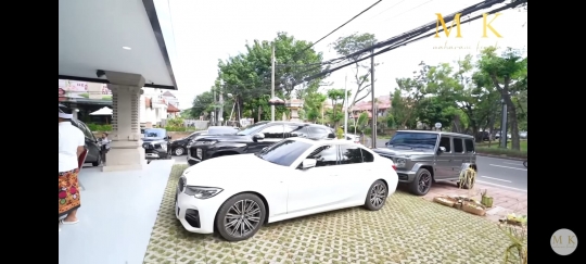 7 Potret Klinik Kecantikan Baru Milik Crazy Rich Bali yang Mewah Bernuansa Putih