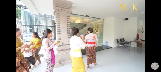 7 Potret Klinik Kecantikan Baru Milik Crazy Rich Bali yang Mewah Bernuansa Putih