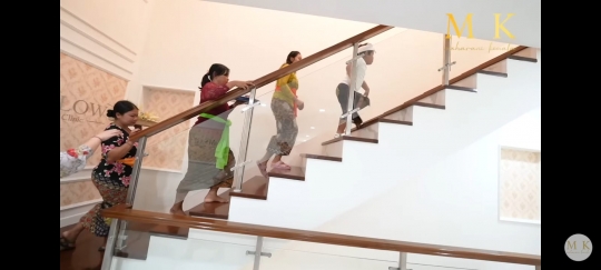 7 Potret Klinik Kecantikan Baru Milik Crazy Rich Bali yang Mewah Bernuansa Putih