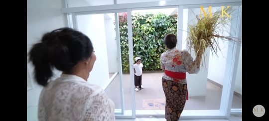 7 Potret Klinik Kecantikan Baru Milik Crazy Rich Bali yang Mewah Bernuansa Putih