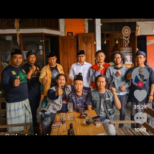 Masih Ingat Dukun Sakti Ki Joko Bodo, Usai Hijrah Kini Pakai Tongkat, Peci & Sarung