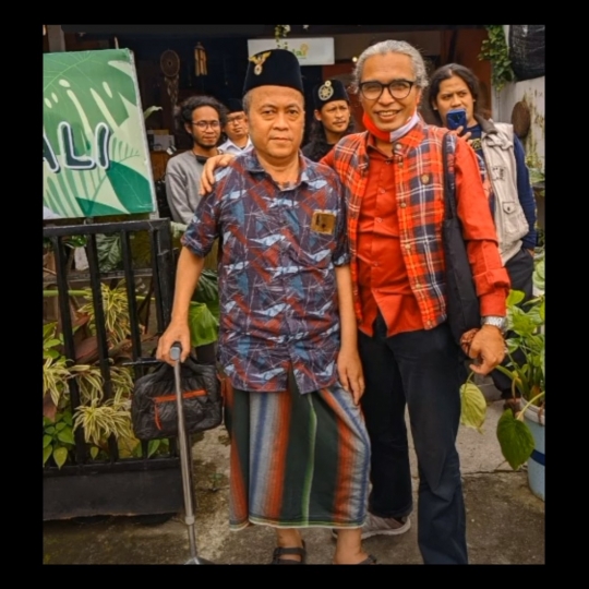 Masih Ingat Dukun Sakti Ki Joko Bodo, Usai Hijrah Kini Pakai Tongkat, Peci & Sarung