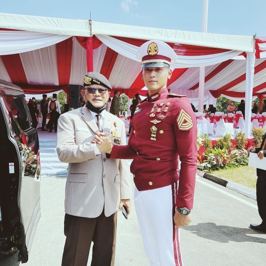 Pose-pose Gagah dan Keren Ipda Andika Cucu Eks Kapolri, Kini jadi Perwira Polisi