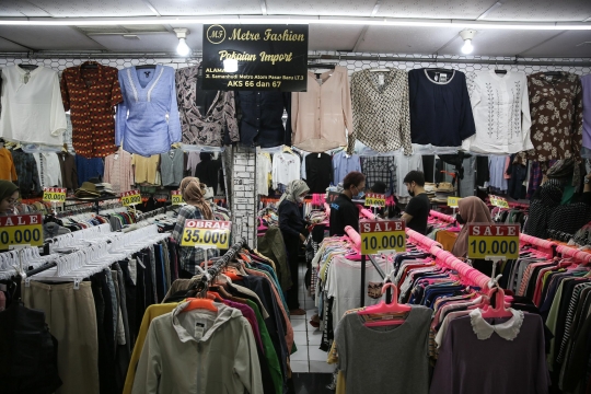 Meski Sudah Dilarang, Bisnis Baju Impor Masih Diminati