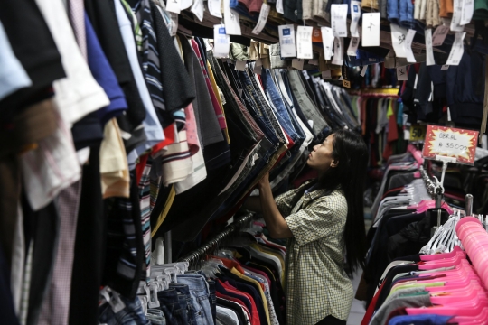 Meski Sudah Dilarang, Bisnis Baju Impor Masih Diminati