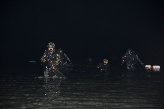 Bergerak Cepat dalam Senyap, TNI AL Kuasai Pantai Pasir Putih Banongan Situbondo