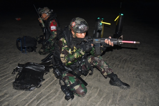 Bergerak Cepat dalam Senyap, TNI AL Kuasai Pantai Pasir Putih Banongan Situbondo