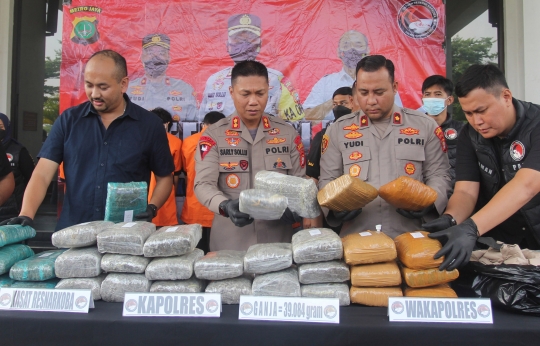 Polres Tangerang Selatan Gagalkan Peredaran 39 Kg Ganja