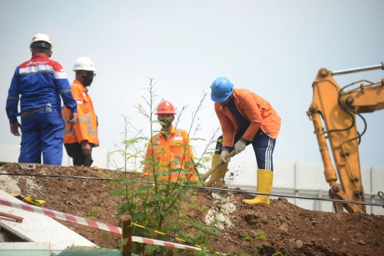 Memantau Penanganan Pipa Gas Bocor di Cawang