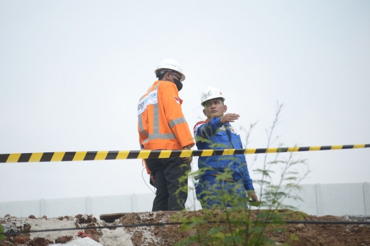 Memantau Penanganan Pipa Gas Bocor di Cawang