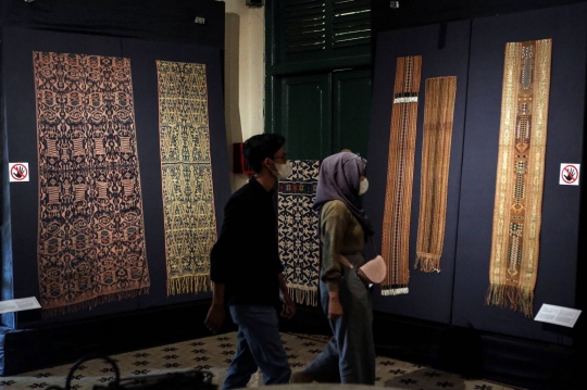 Mengunjungi Pameran Kain Tenun di Museum Tekstil