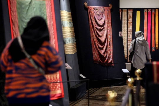 Mengunjungi Pameran Kain Tenun di Museum Tekstil