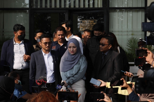 Kesedihan Nathalie Jalani Sidang Perdana Perceraian dengan Sule