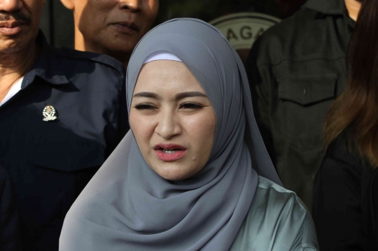 Kesedihan Nathalie Jalani Sidang Perdana Perceraian dengan Sule