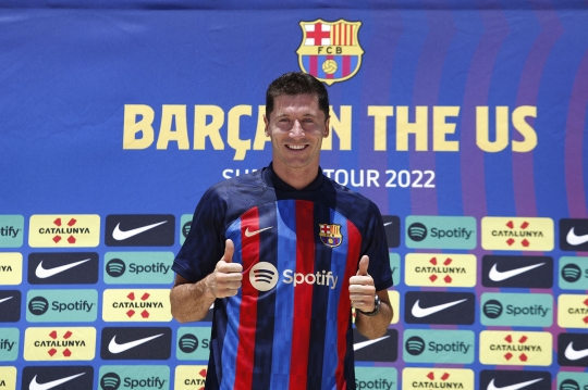 Semringah Lewandowski Berseragam Barcelona
