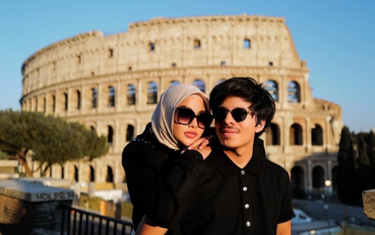 Penampilan Atta dan Aurel di Colosseum Italia, Ekspresi Sang Anak Bikin Gemas