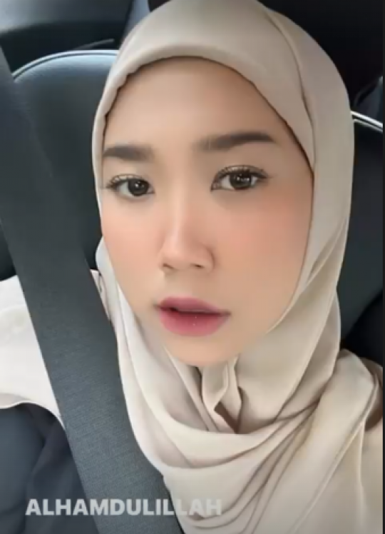 Kerap Tampil Terbuka, Ini Potret Terbaru Kiky Saputri Pakai Hijab yang Bikin Pangling