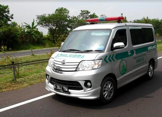 Aksi Heroik Anggota DPR Selamatkan Korban Kecelakaan di Tol Cipali
