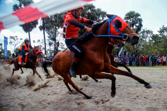 Menyaksikan Keseruan Pacuan Kuda Tradisional di Jeneponto