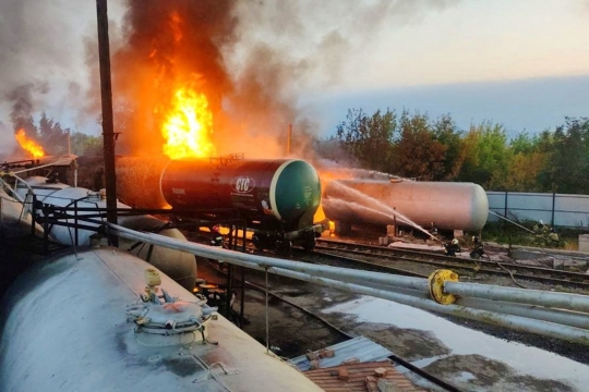 Serangan Ukraina Hantam Depot Minyak Donetsk yang Dikuasai Rusia