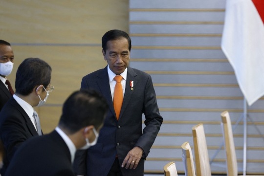 Senyum Presiden Jokowi Bertemu PM Jepang Fumio Kishida