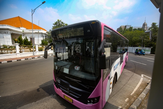 TransJakarta Kembali Operasikan Bus Pink Khusus Wanita