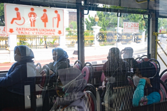 TransJakarta Kembali Operasikan Bus Pink Khusus Wanita