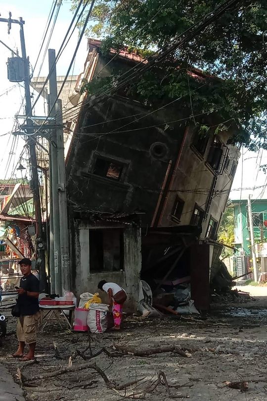 Potret Kerusakan Akibat Gempa Magnitudo 7,1 di Filipina