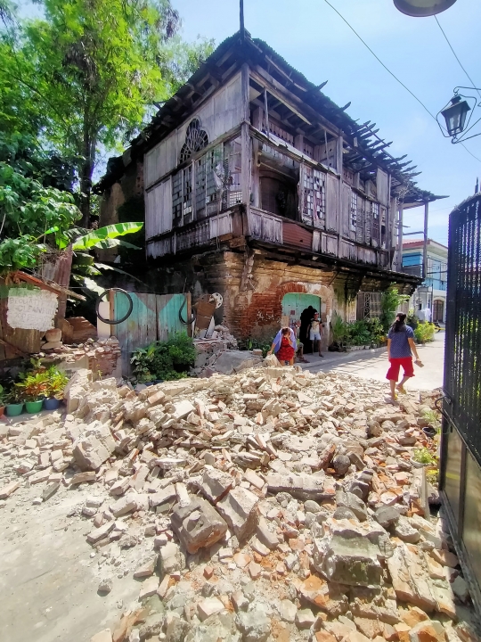 Potret Kerusakan Akibat Gempa Magnitudo 7,1 di Filipina