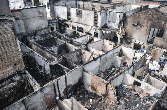 Duka Korban Kebakaran Tambora Mengungsi di Kantor Kelurahan