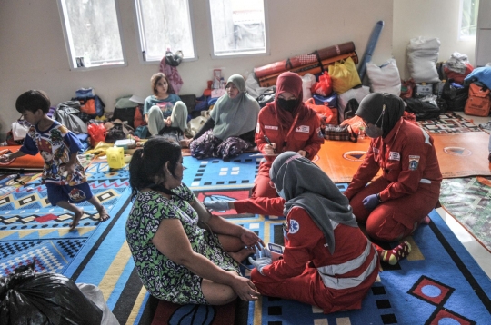Duka Korban Kebakaran Tambora Mengungsi di Kantor Kelurahan
