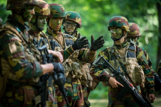 Penampilan Sangar Putri Mahkota Belgia dengan Seragam Tentara